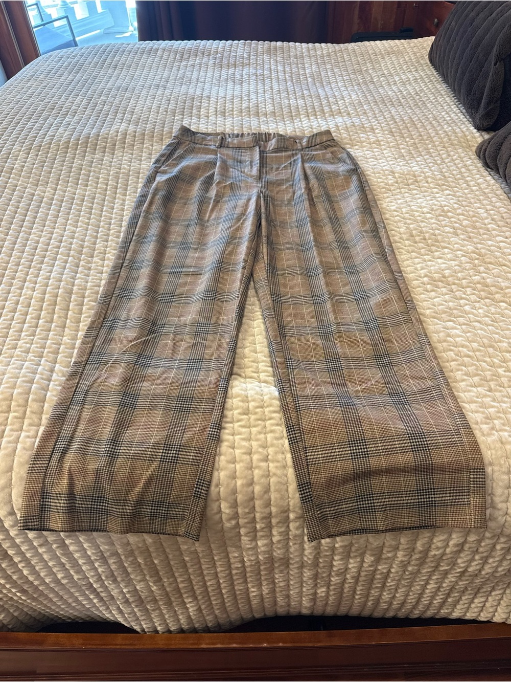 Old Navy Plaid Wide-Leg Pants in Tan and Gray